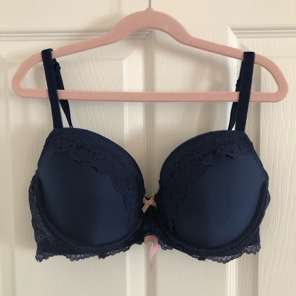 Victoria’s Secret lined lace bra in navy blue